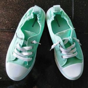 Canvas shoes